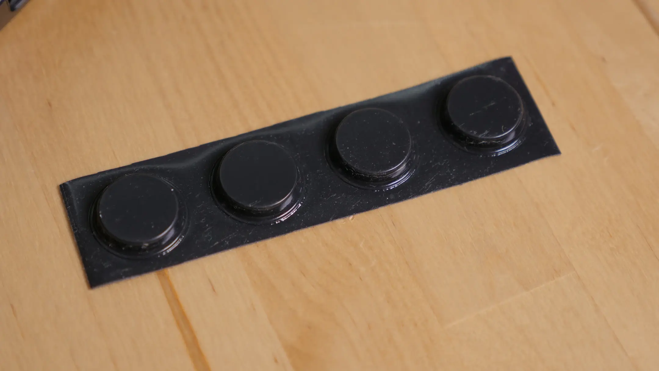 Picture of Retrofrog Neo Geo AES + controller rubber feet (4 feet) (2)